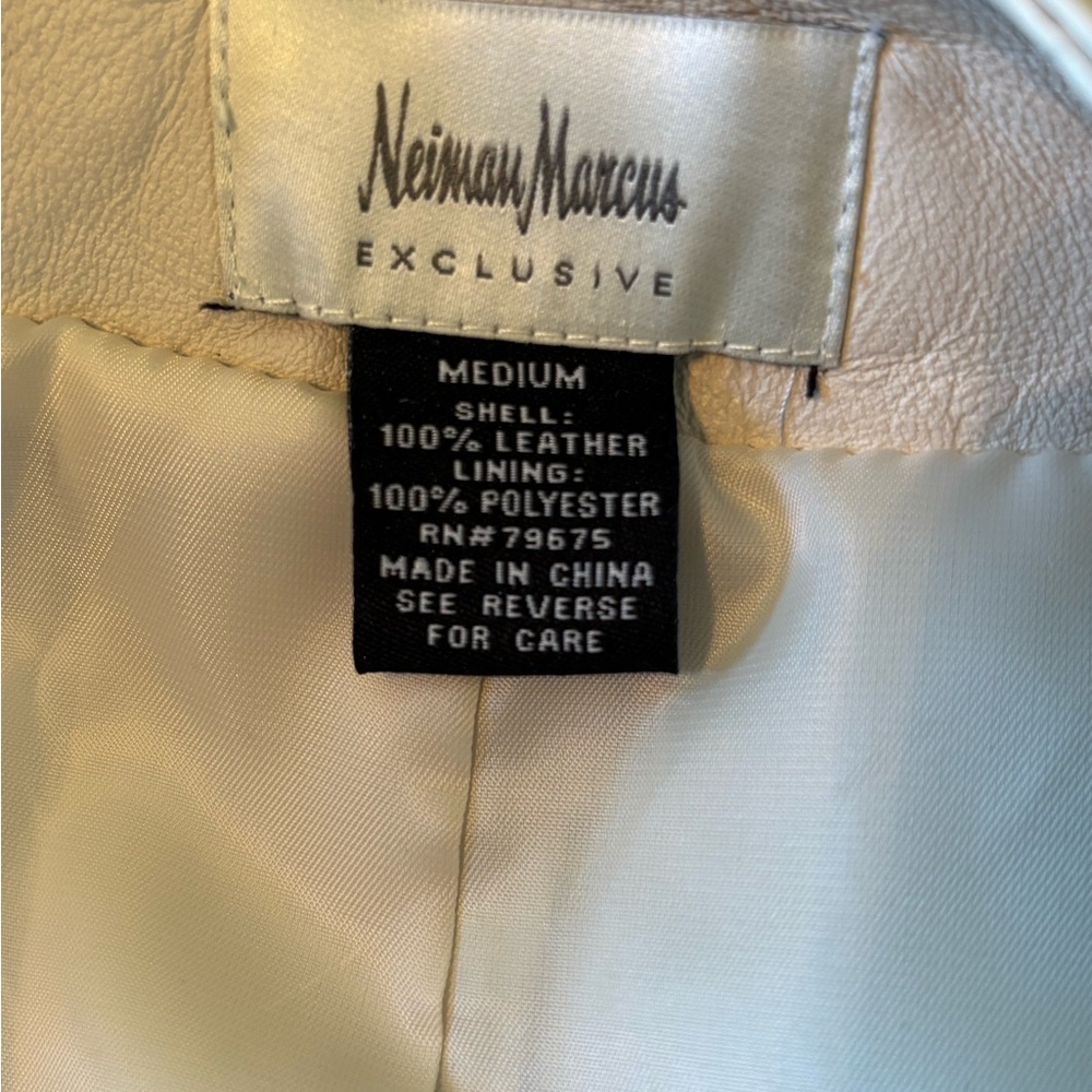 Neiman Marcus Leather Women's Cream Button-Front Trench Coat - Picture 2 of 2